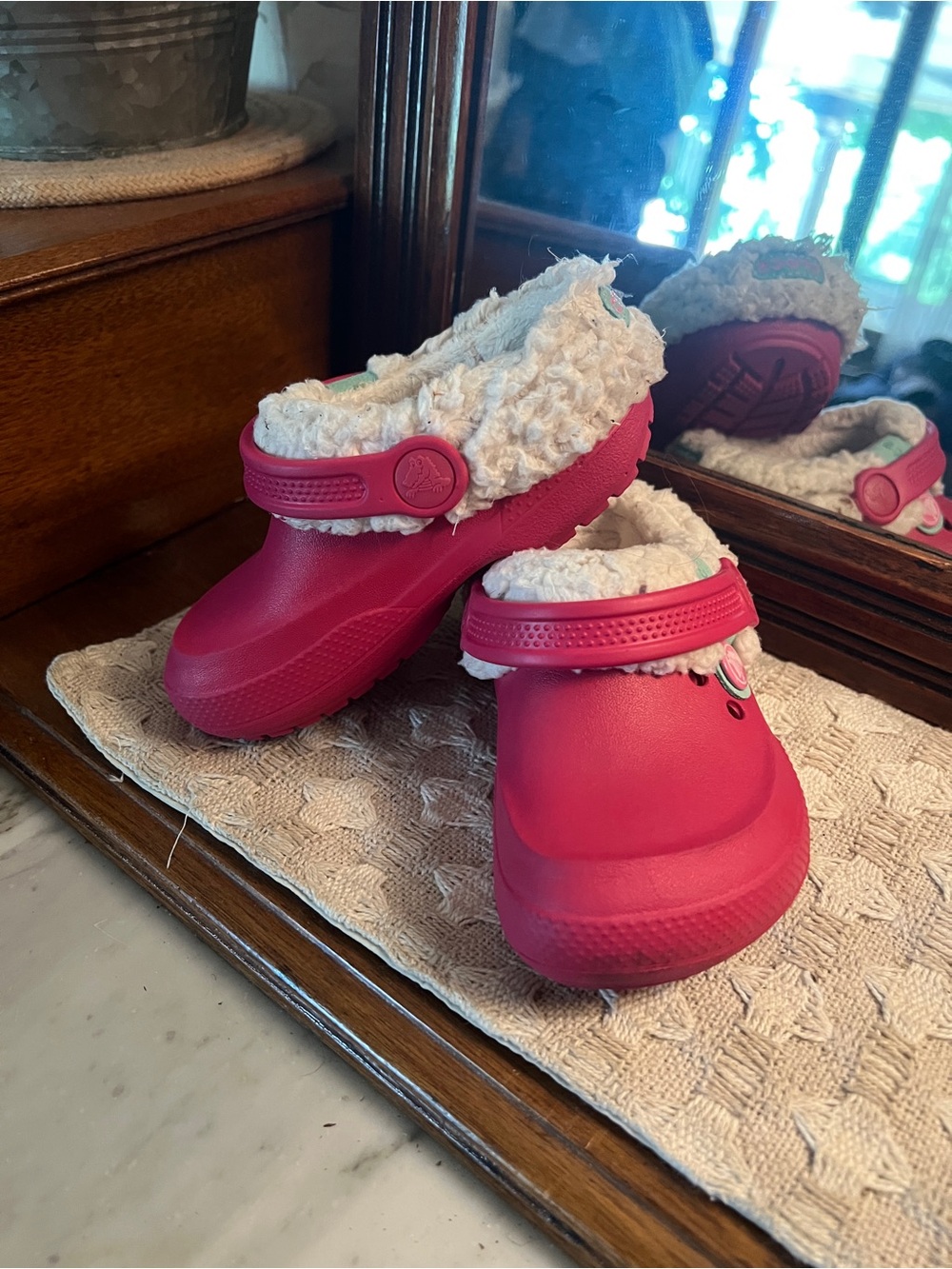 CROCS Classic Blitzen II Faux Fur Lined Clogs Pink White Mint Girl's Size 8/9